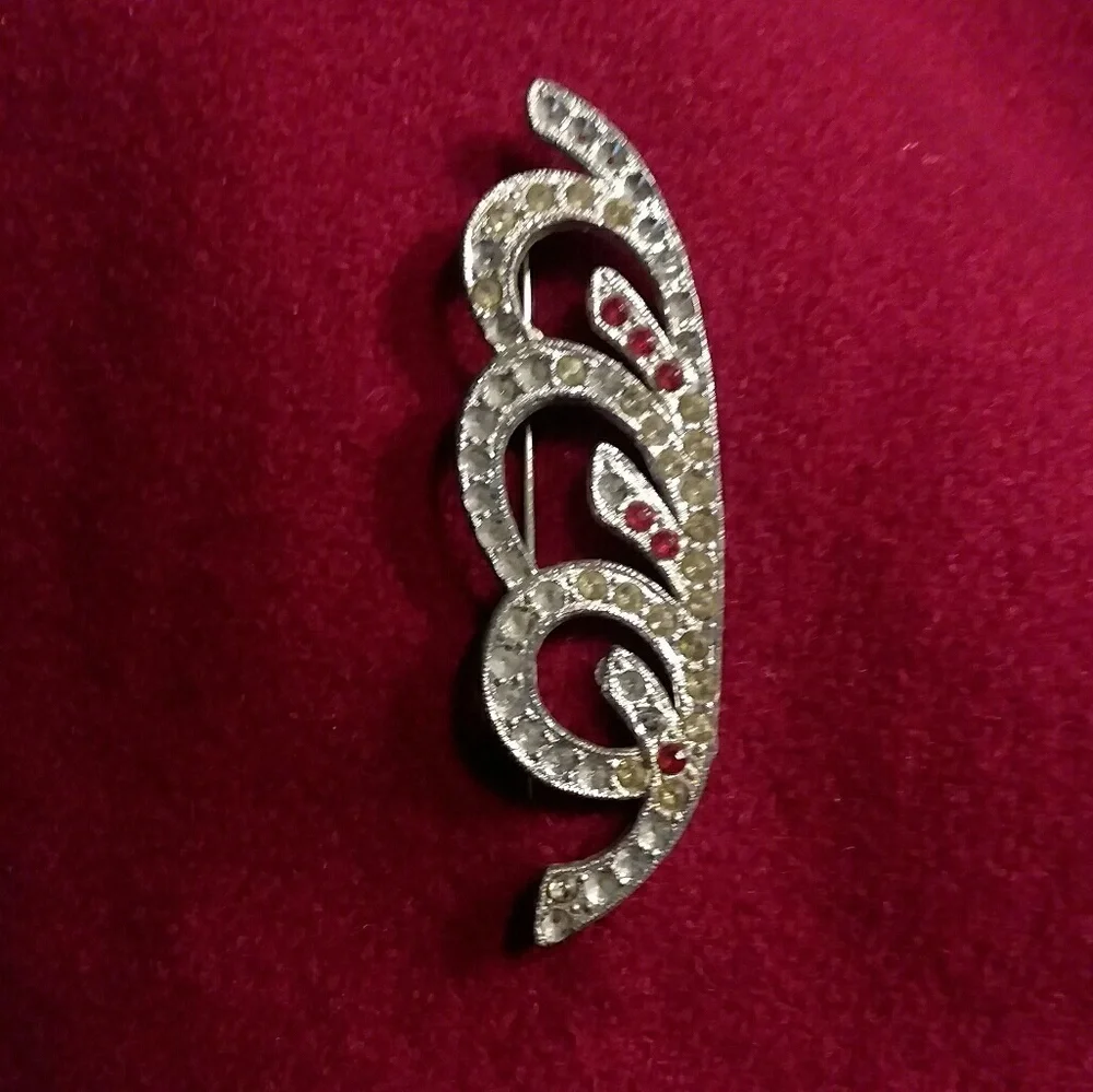 😊3/$12 item! VintageBroochKC stamp silver tone,red/clear jewels.